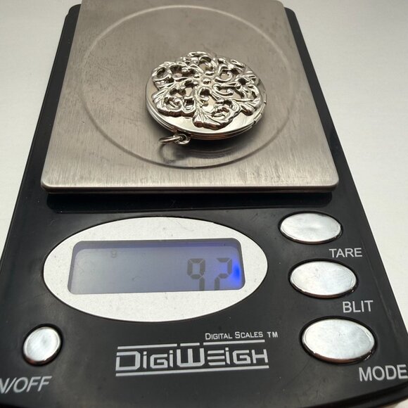 VTG Silver Tone Round Filigree Photo Locket Pendant - Picture 4 of 6